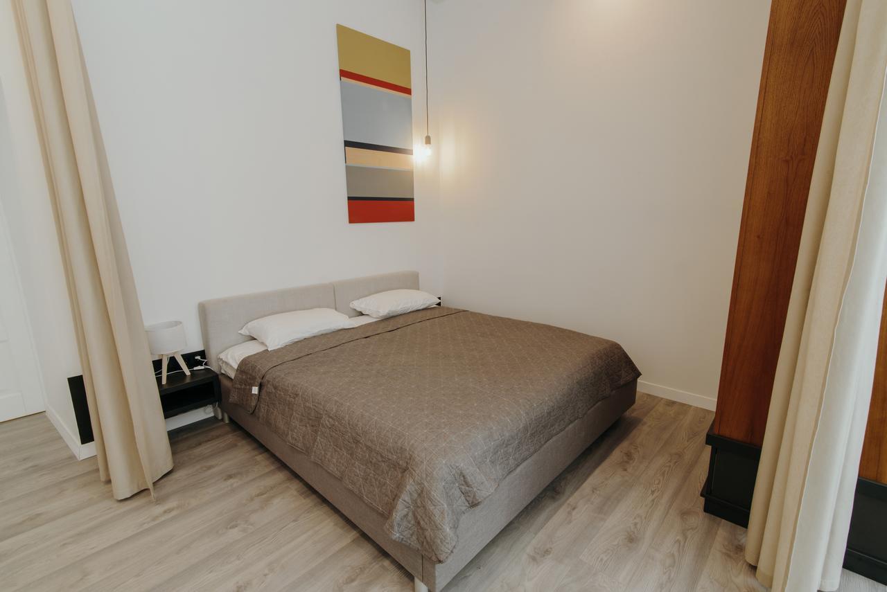 Apartment On Lesi Ukrainky ลวีฟ ภายนอก รูปภาพ