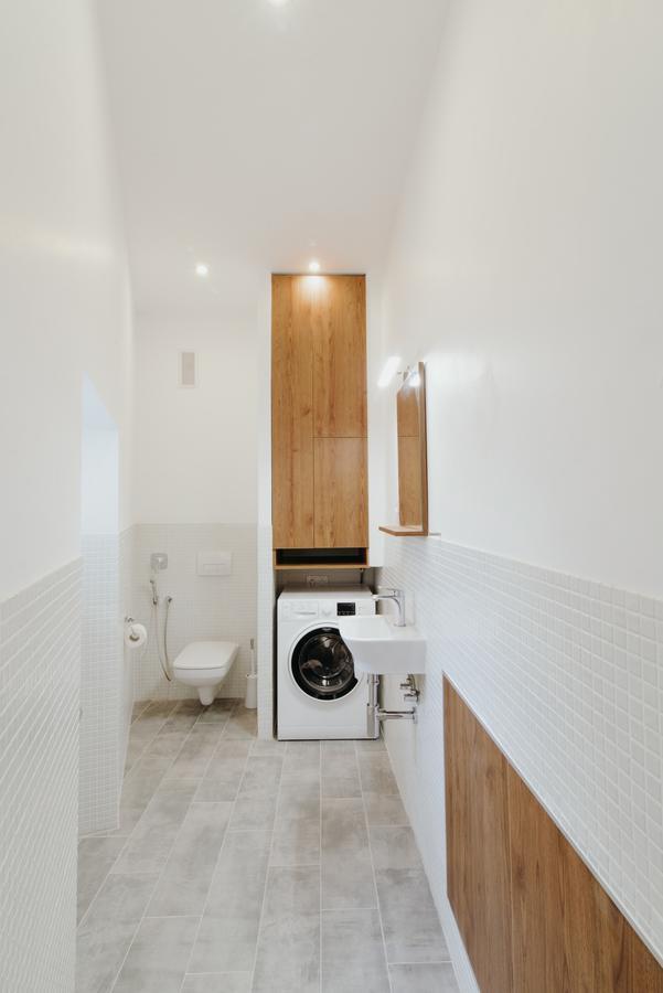 Apartment On Lesi Ukrainky ลวีฟ ภายนอก รูปภาพ