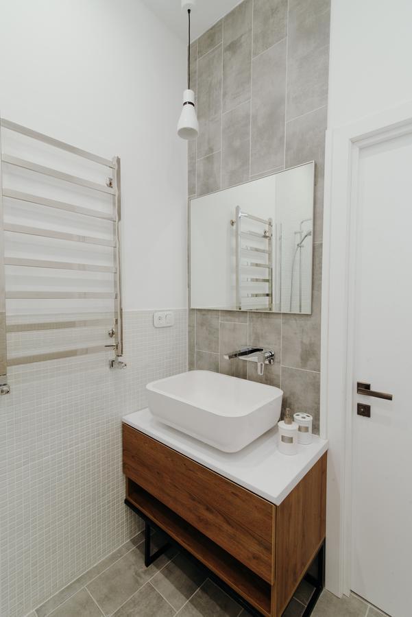 Apartment On Lesi Ukrainky ลวีฟ ภายนอก รูปภาพ