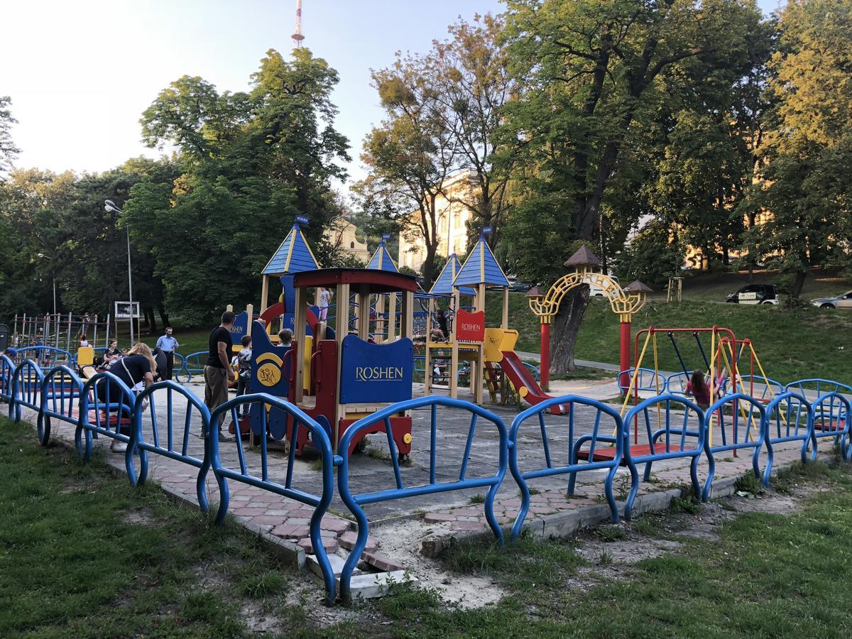 Apartment On Lesi Ukrainky ลวีฟ ภายนอก รูปภาพ
